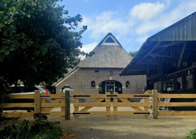 Toegangspoort met loophek en vast hekwerk, Kleverkamp 18