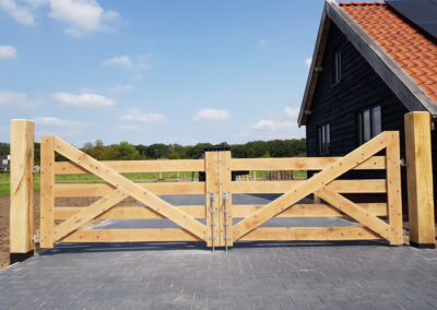 Toegangspoort Kleverkamp 15 met neerwaartse schoren