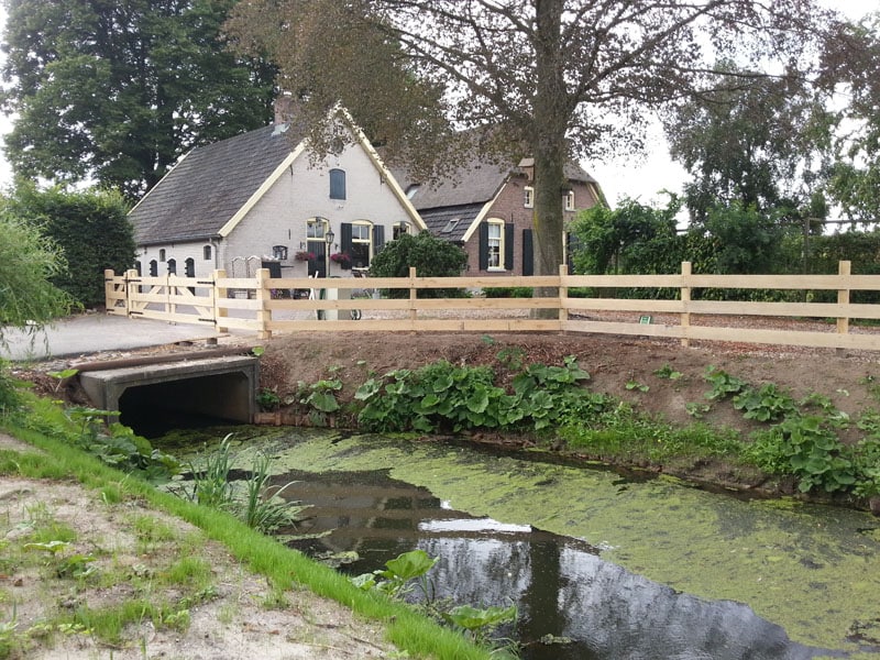 Toegangspoort en loophek met vast hekwerk, Kleverkamp 18