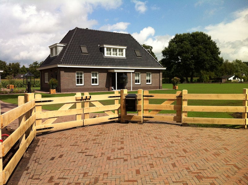 Toegangspoort met loophek en vast hekwerk, model Kleverkamp 18