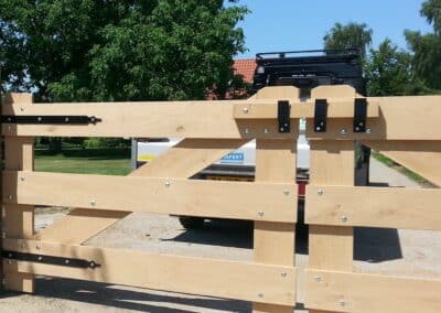 Houten overslag met beugels