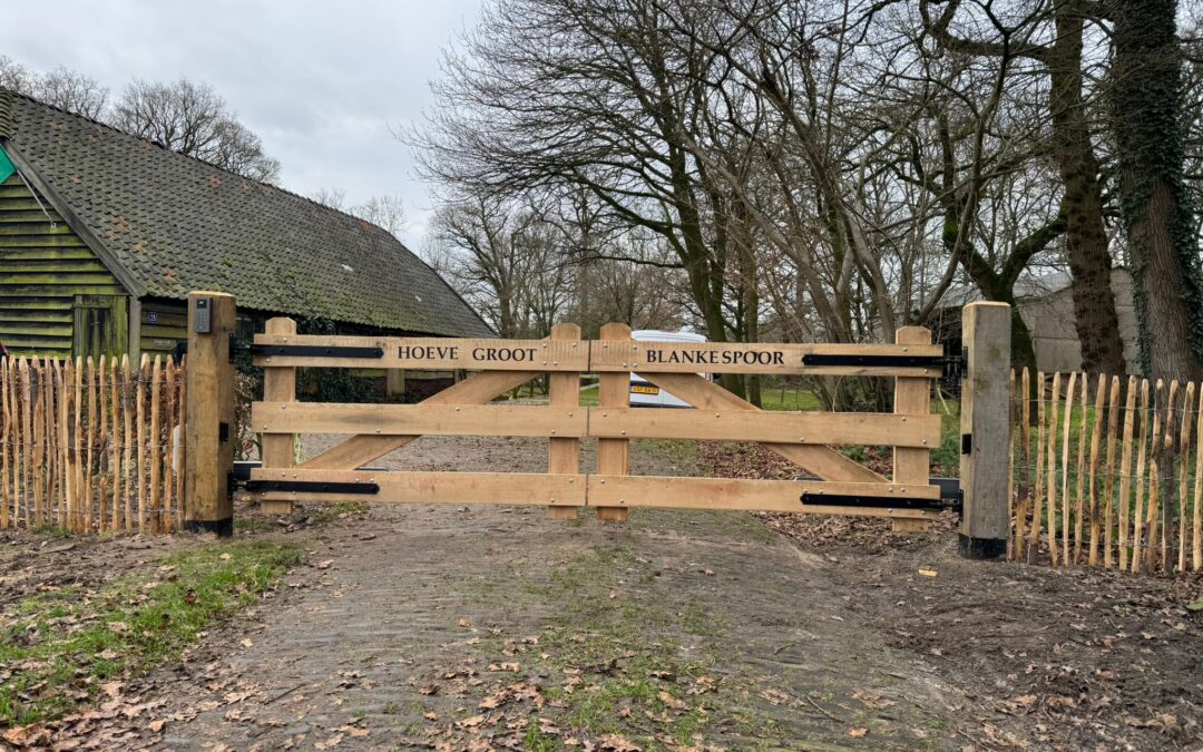 Toegangspoort Kleverkamp 18 v.v. automatisering en Frans schapenraster