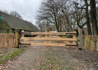 Toegangspoort Kleverkamp 18 v.v. automatisering en Frans schapenraster